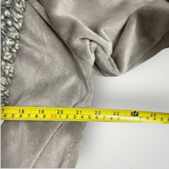 Pottery Barn Plush Cozy Ombre Robe Large Gray Sherpa Trim Hooded Loungewear - Picture 7 of 7